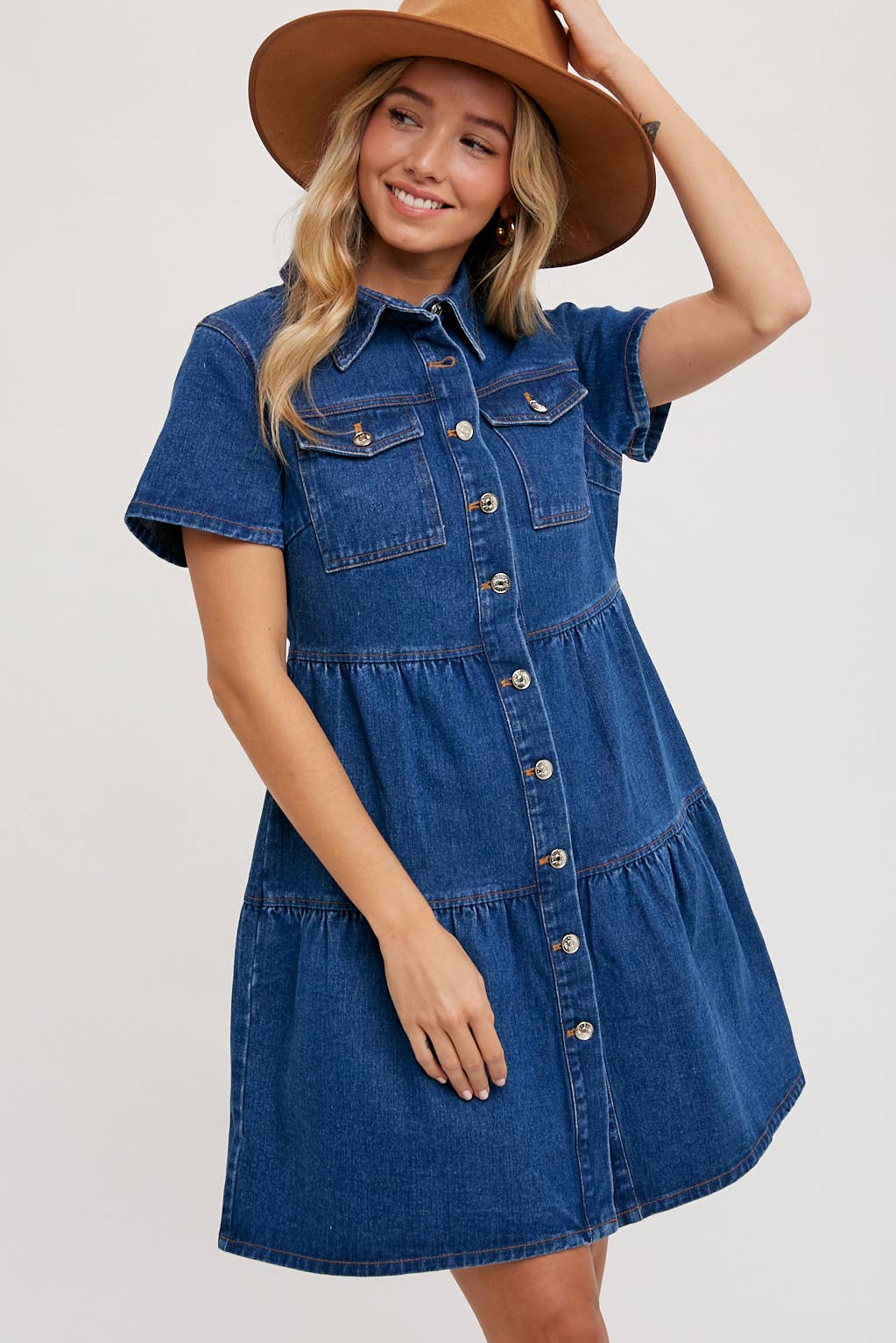 DENIM TIERED BUTTON FRONT SHIRT DRESS: LT.WASH