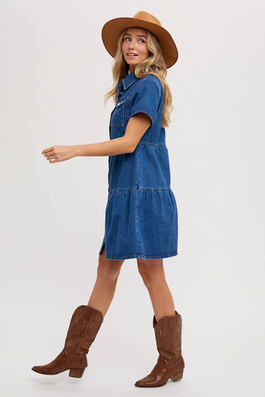 DENIM TIERED BUTTON FRONT SHIRT DRESS: LT.WASH